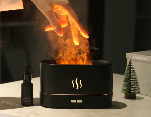 Diffuseur BRAISE Bureau noir avec flamme et brume, à côté d'un flacon d'huile essentielle
